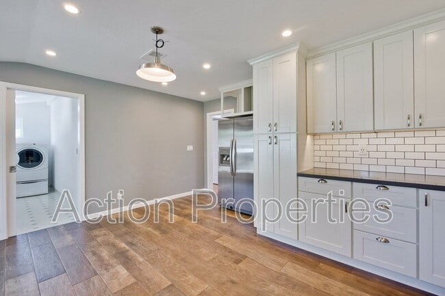 Building Photo - 485 Benvenue Ave