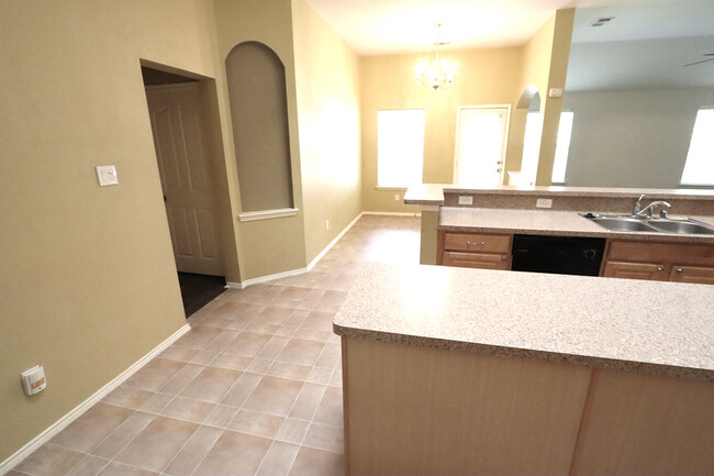 Building Photo - 1000 Warbler Ln