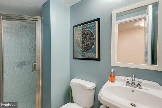 Building Photo - 6813 Market Square Dr