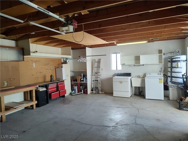 Building Photo - 3221 Sombrero Cir