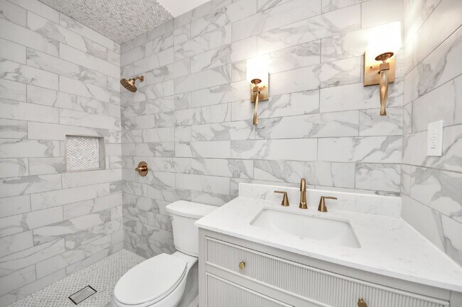 Building Photo - Luxury Living Meets Modern Elegance in the Heart of Houston
