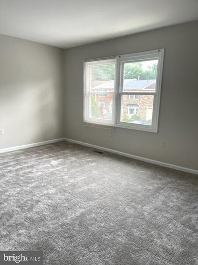Building Photo - SPACIOUS TOWNHOUSE IN GAITHERSBURG