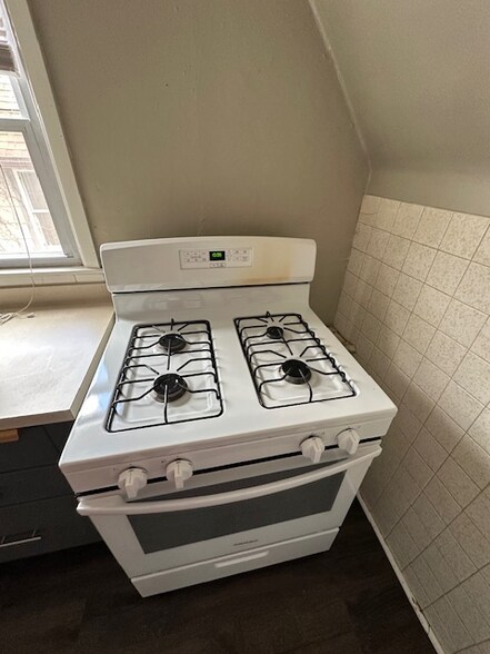 Building Photo - 929 E Clarke St