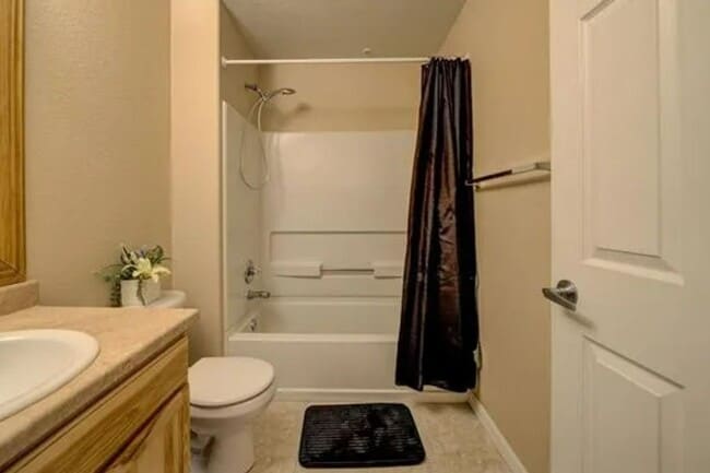 Building Photo - 2 Bedroom 2 Bath 2 Car Garage Condo in Bra...