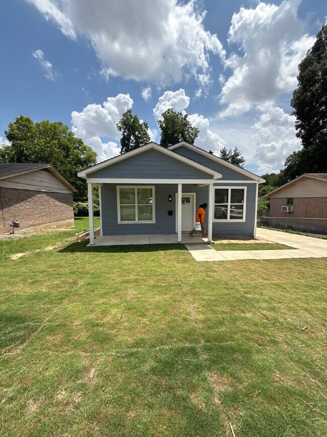 Building Photo - Fully Renovated Spacious 3BR in South Memphis – Section 8 Welcome