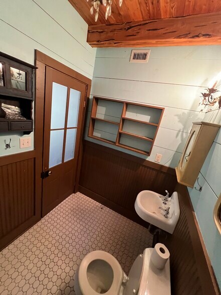 Building Photo - 813 W Bluebonnet Dr