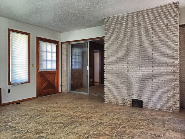 Building Photo - 301 S Ranchwood Manor Dr