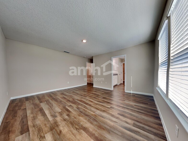 Building Photo - 219 Hemlock Pt