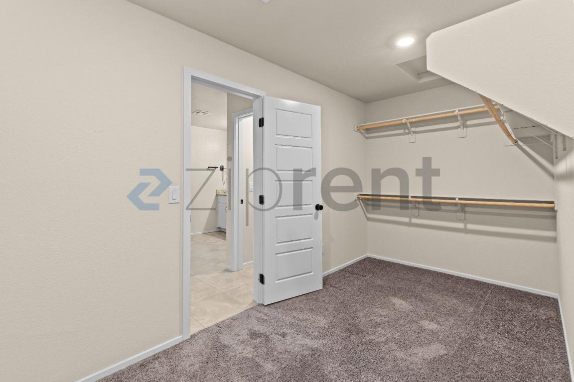 Building Photo - Unit