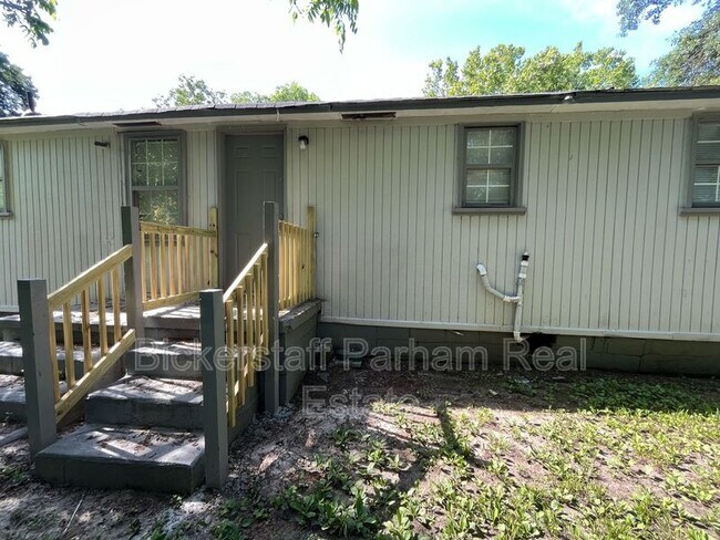 Building Photo - 826 Winston Rd