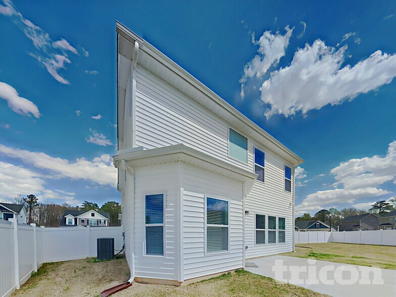 Building Photo - 834 Lakemont Dr