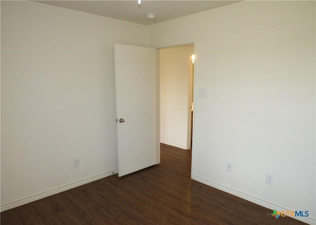 Building Photo - 5801 Lariat Ct
