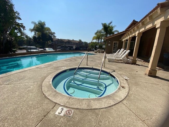 Building Photo - Cute 1 Bedroom Condo in the Heart of San Marcos Available Now!