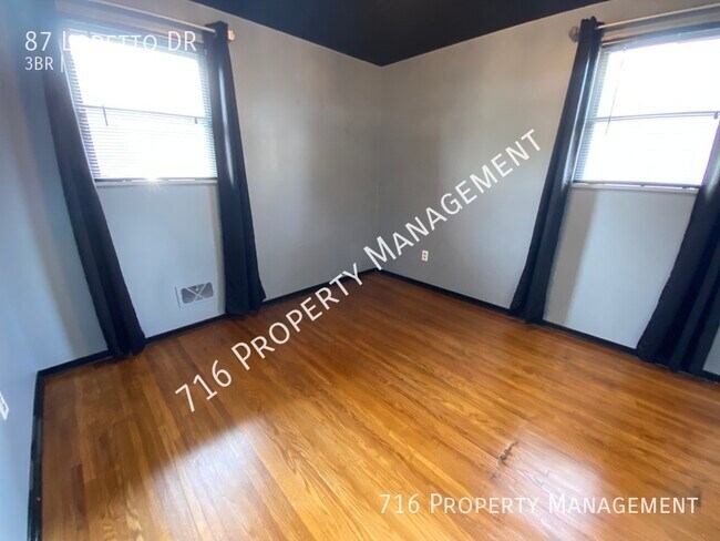 Building Photo - Newly Renovated Single Family Home! Move i...
