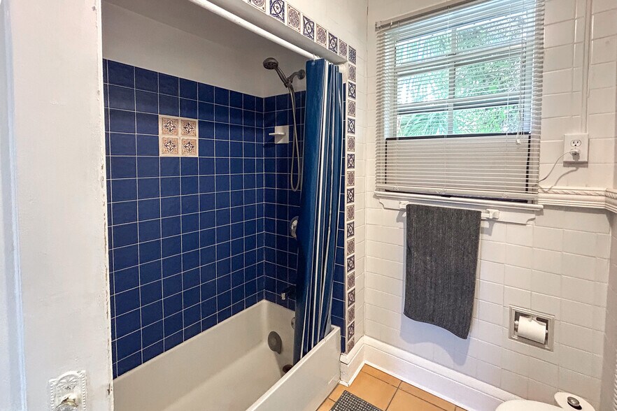 Building Photo - 321 11th St