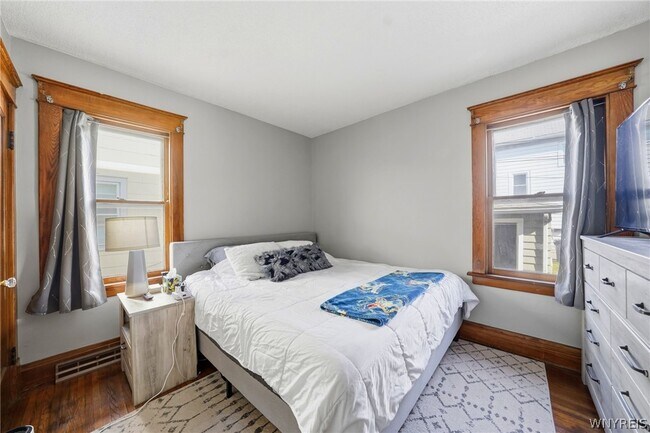 Building Photo - 226 Tacoma Ave