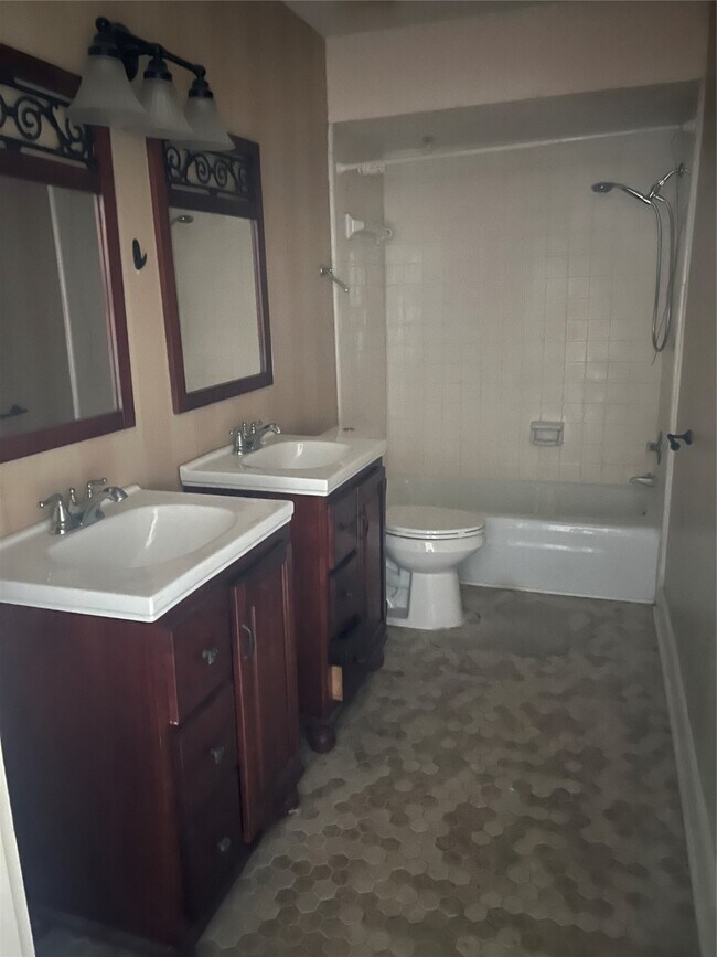 Building Photo - 14370 Misty Meadow Ln