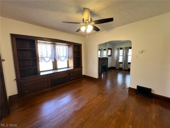 Building Photo - 982 Dan St