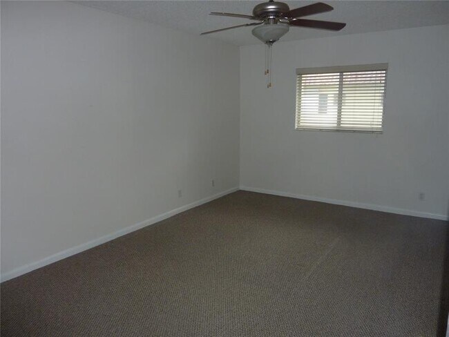 Building Photo - 259 S Cypress Rd