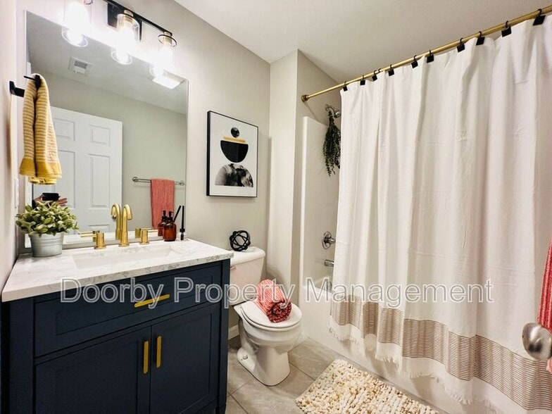 Building Photo - 2106 Duncan Ave