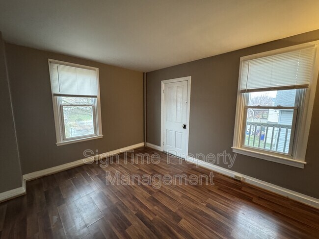 Building Photo - 1009 Corbett St