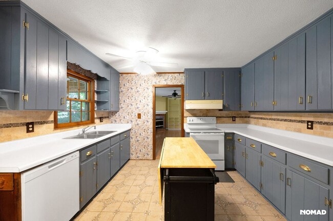 Building Photo - Spacious 4BR House in Fayetteville