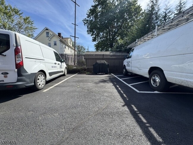 Building Photo - 12 E 10th St