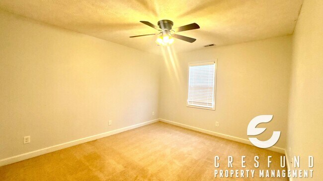 Building Photo - 4BR 2.5 Bath with Screened Porch and priva...