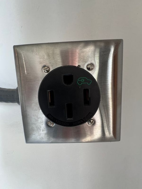 Building Photo - 2212 Linda Flora Dr