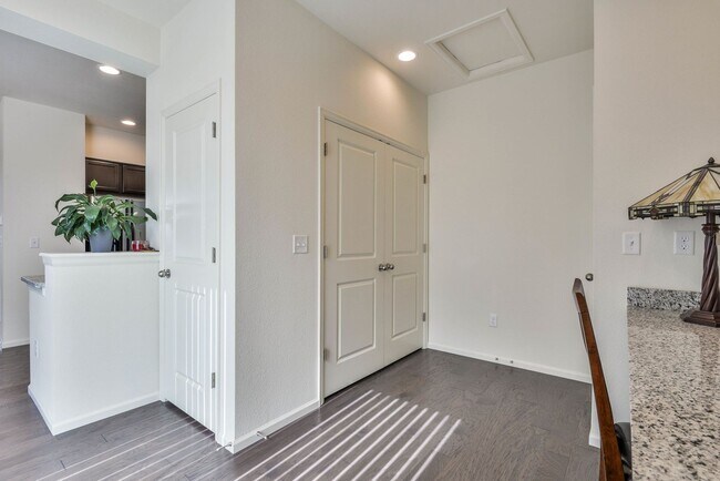 Building Photo - Beautiful 2-Bedroom, 2.5-Bath Townhome in ...
