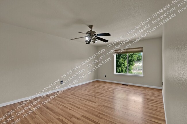 Building Photo - This beautiful 4 bedroom, 3 1/2 bathroom, ...