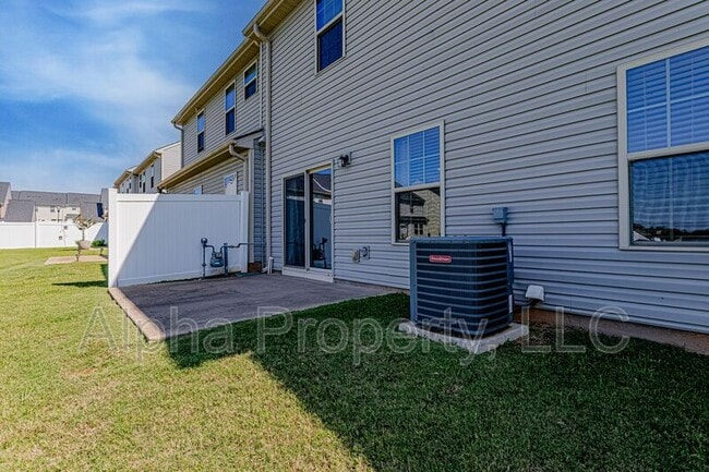 Building Photo - 308 Corday Ln