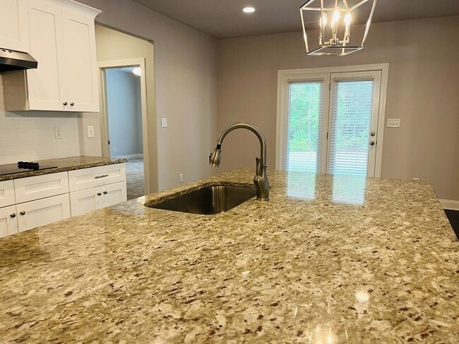 Building Photo - ***MOVE IN SPECIAL*** Wow! Perfect 4 bedro...