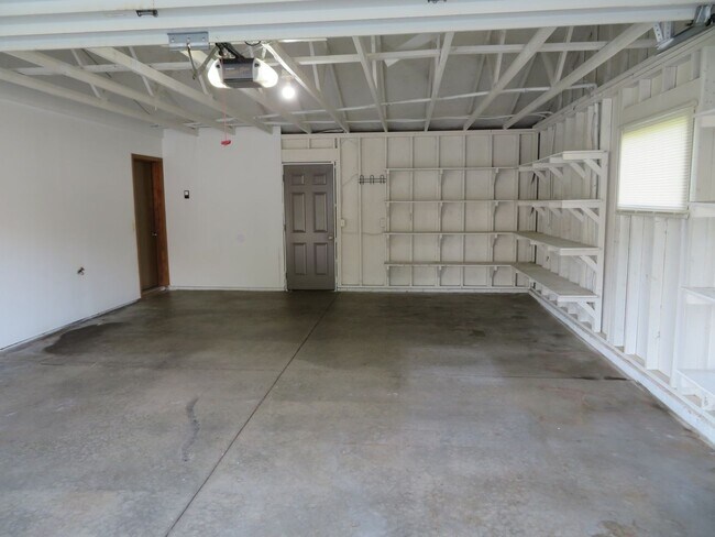 Building Photo - Harry Roethle Briarwood Duplex