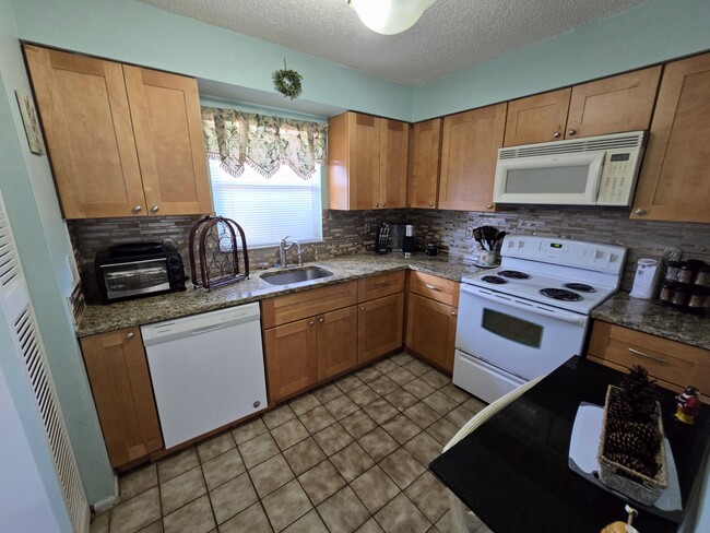 Kitchen - 152 SW 47th Ter