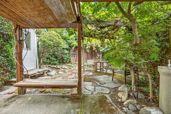 Building Photo - 1306 Reddy Ave