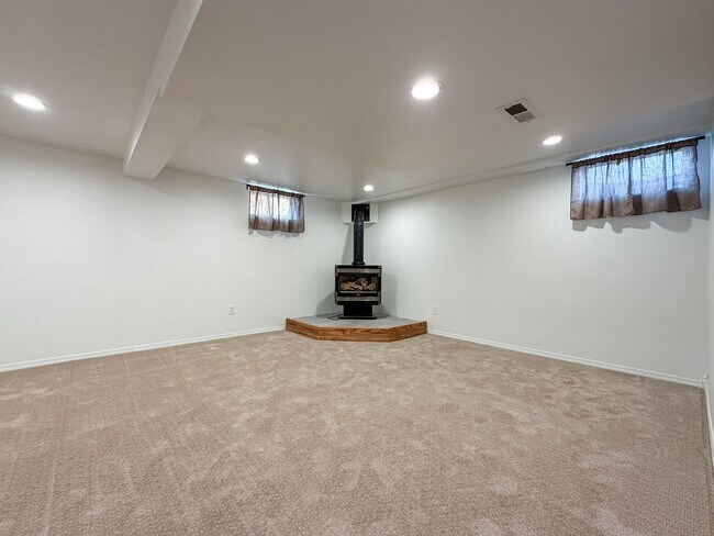 Building Photo - 6119 N Braeburn Dr