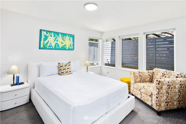 Building Photo - Modern & Chic Ballard Stand-Alone Home Nea...
