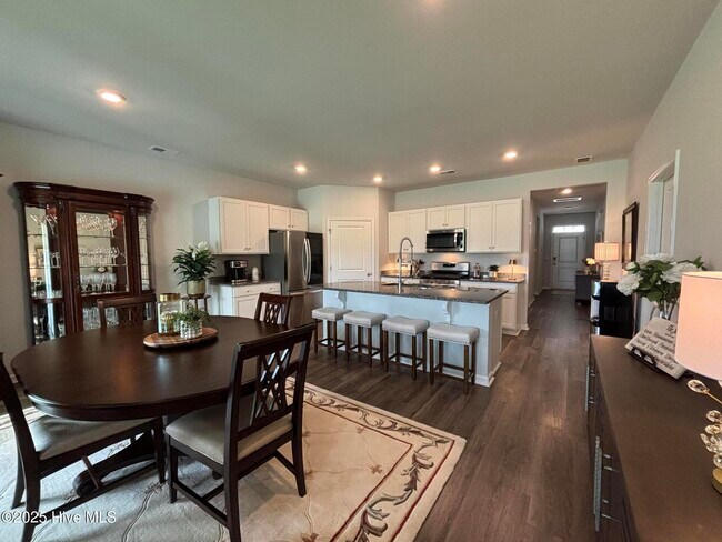 Building Photo - 1329 Clendon Cir