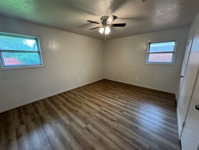 Building Photo - 2611 Prairie Ave