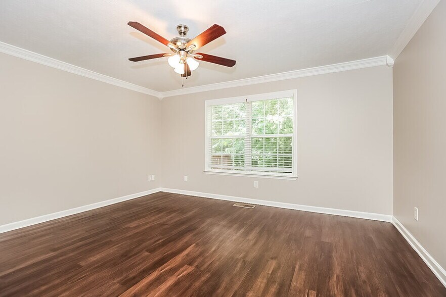 Building Photo - 2720 Windcrest Tr
