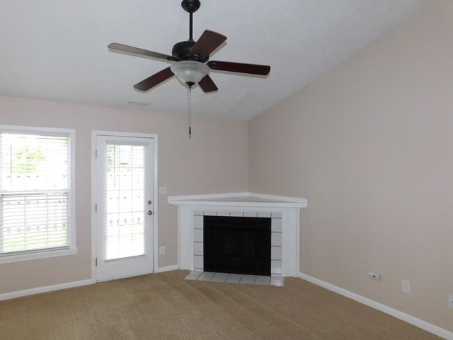 Building Photo - Charming Triplex in Havelock