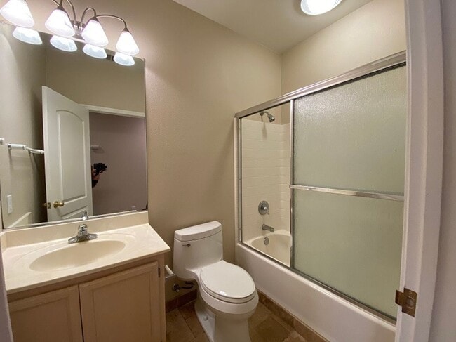 Building Photo - Beautiful Three Bedroom Single Level Napa Home