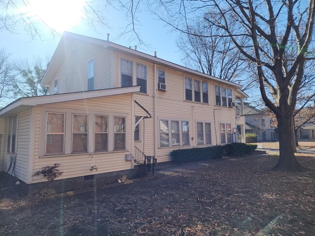 Building Photo - 203 S Cravens St