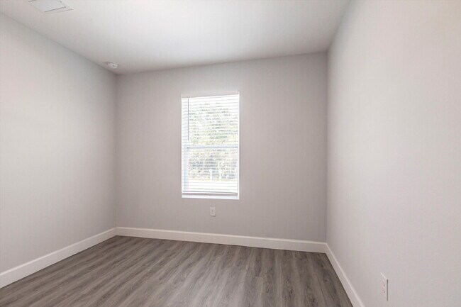 Building Photo - BRAND NEW Construction, 3 bed / 2 bath Ren...