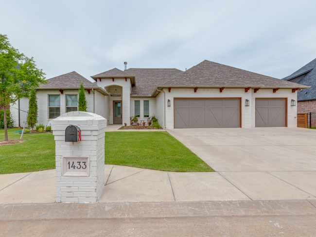 Building Photo - 1433 Sadie Creek Rd