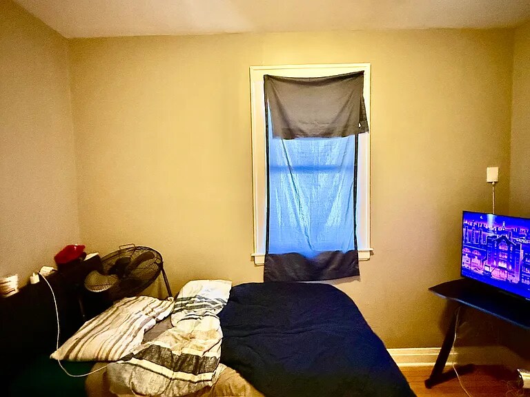 Building Photo - 831 N Ashland Ave