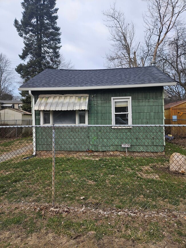 Building Photo - 317 N Norton St