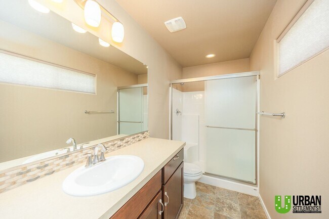 Building Photo - Single Story home with 2 bed and office fo...
