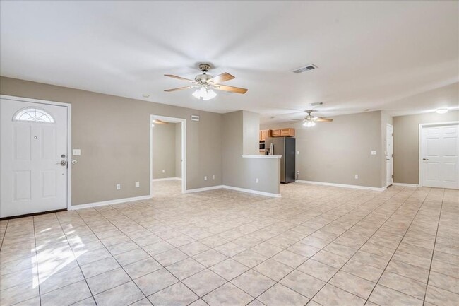 Building Photo - 1004 Misty Acres Dr